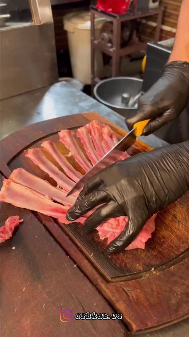 Have you ever seen lamb chops served like this?🥦🥩🤠Herb-crusted lamb rib steak #kebab #shorts
