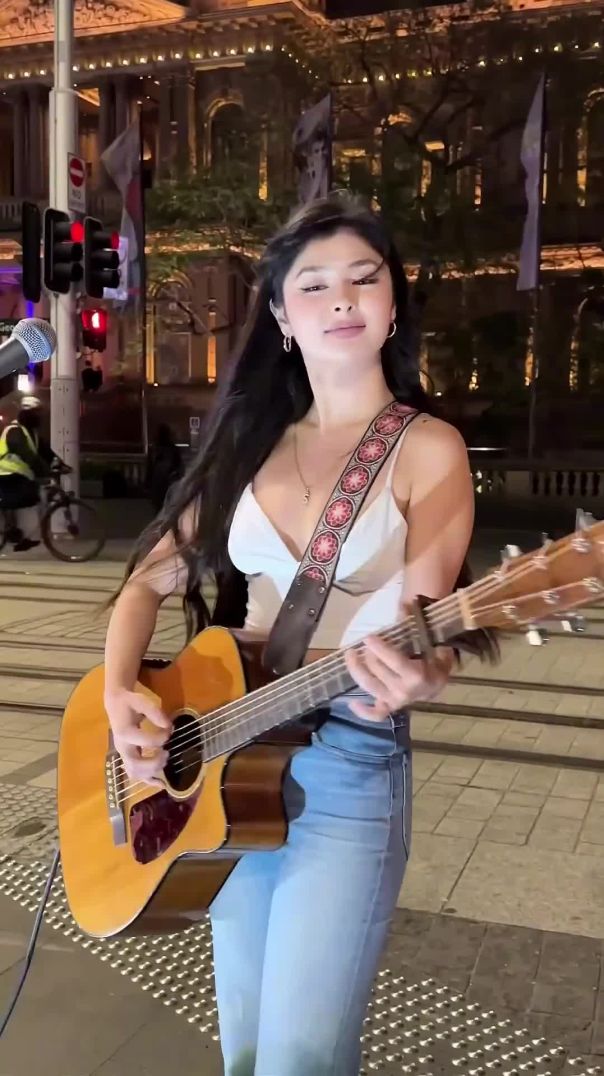 I gave a second chance to Cupid! 💗 #cupid #busking #busker