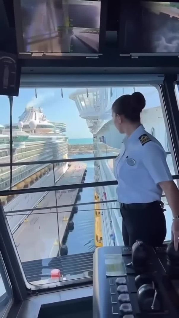How a Cruise Ship Departs🛳️