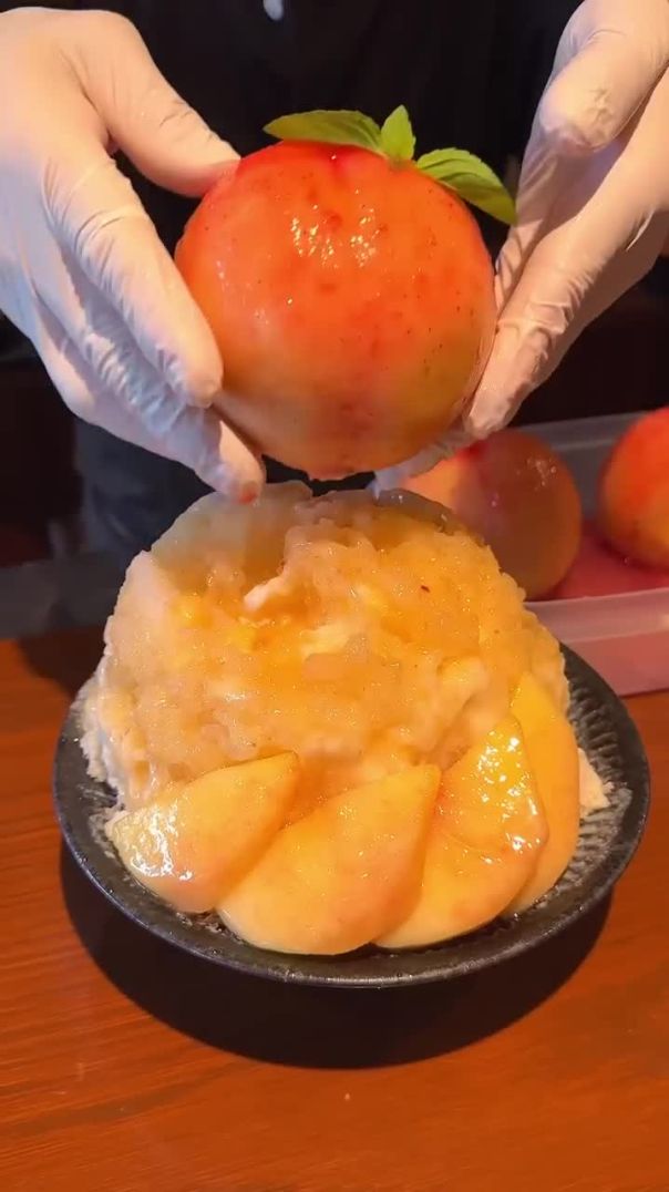 行列ができるかき氷屋さんの丸ごと桃かき氷🍑朝一から100分待ちの大人気のお店！ #東京グルメ