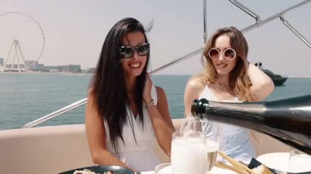 ⁣Culinary Wonders Aboard with Roberto's on Yacht Charter Dubai"