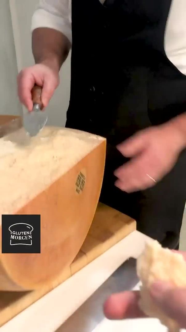 This is how an €800 Parmeggiano Reggiano is handled in Italy! 💪