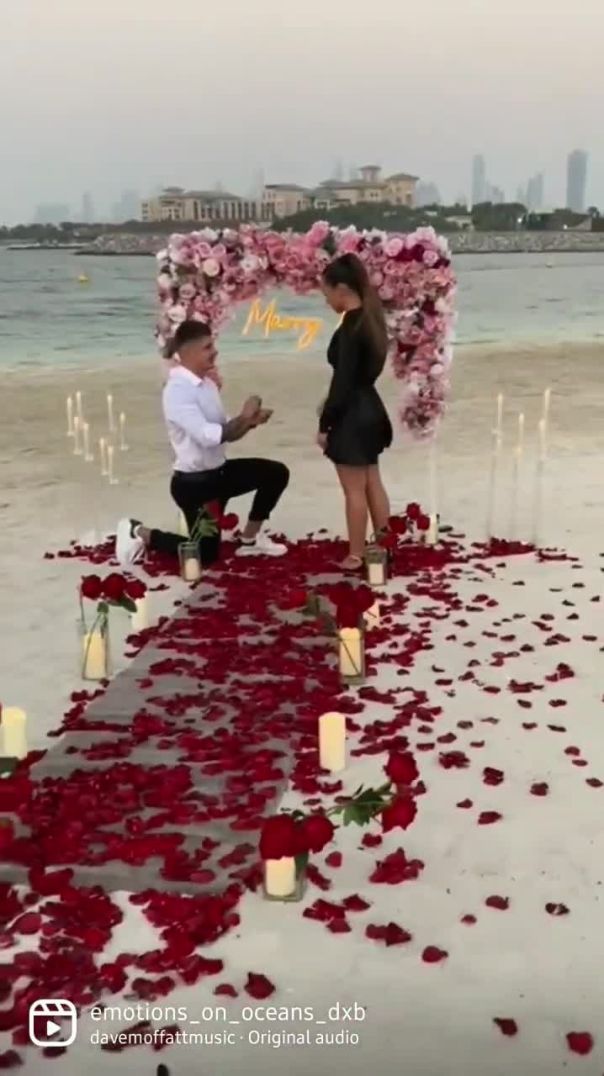 Would you say YES? #proposal #burjkhalifa #romantic #proposal #romanticproposal