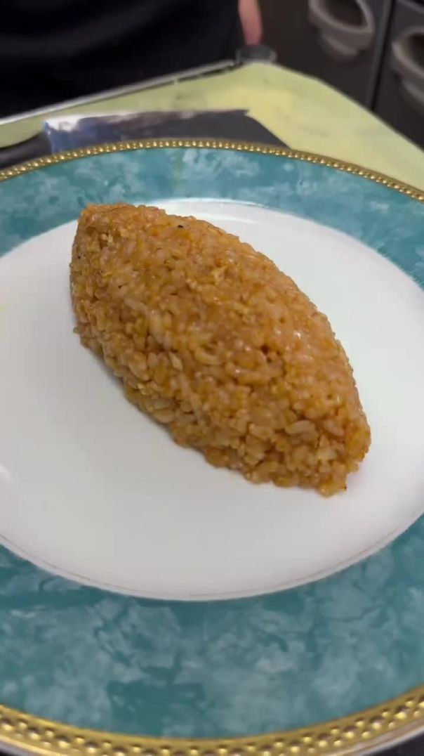 【オムライス日本チャンピオン】芸術的な白いハンバーグオムライス Omurice Champion White Omelet Rice