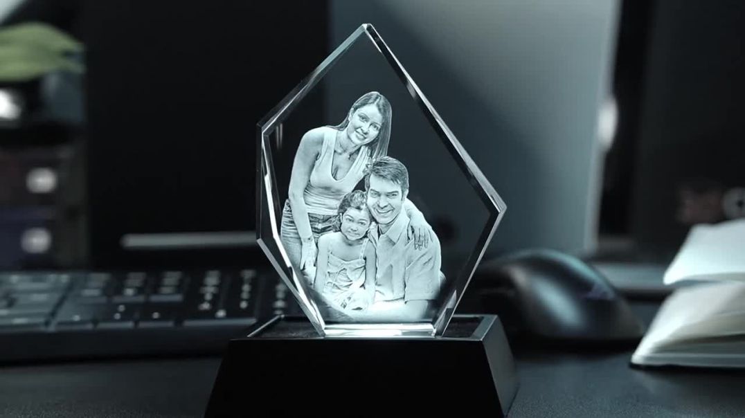 ⁣Personalized Perfection: Craft Your Own 3D Glass Picture at 3D Crystals