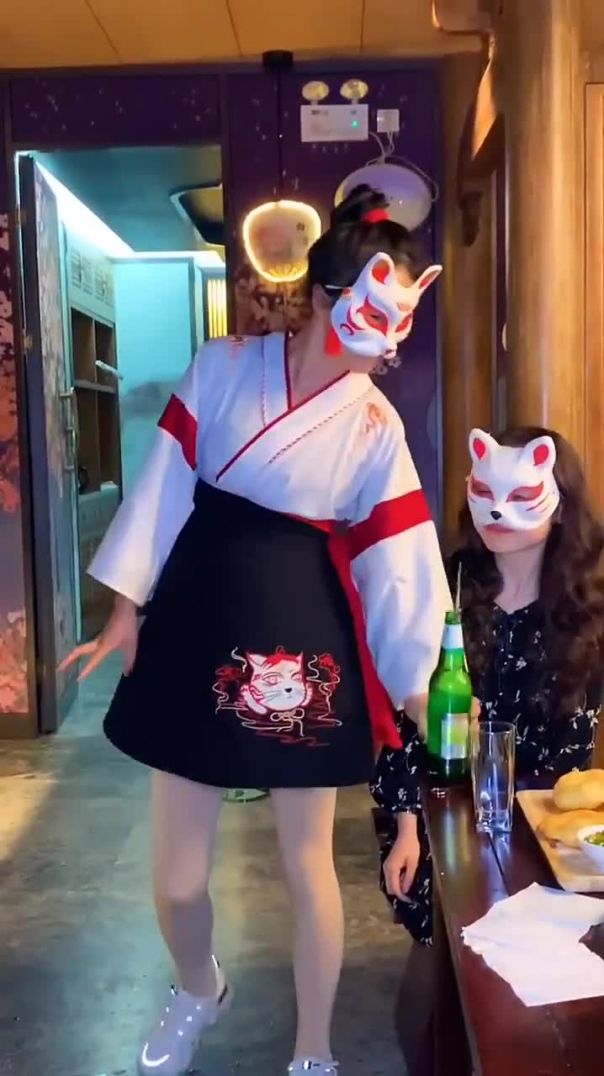 Open The Bottle With Fingers, So Cool! 😂😂 | The Trung Hoa Story #Funny #Dance #Cosplay #Shorts