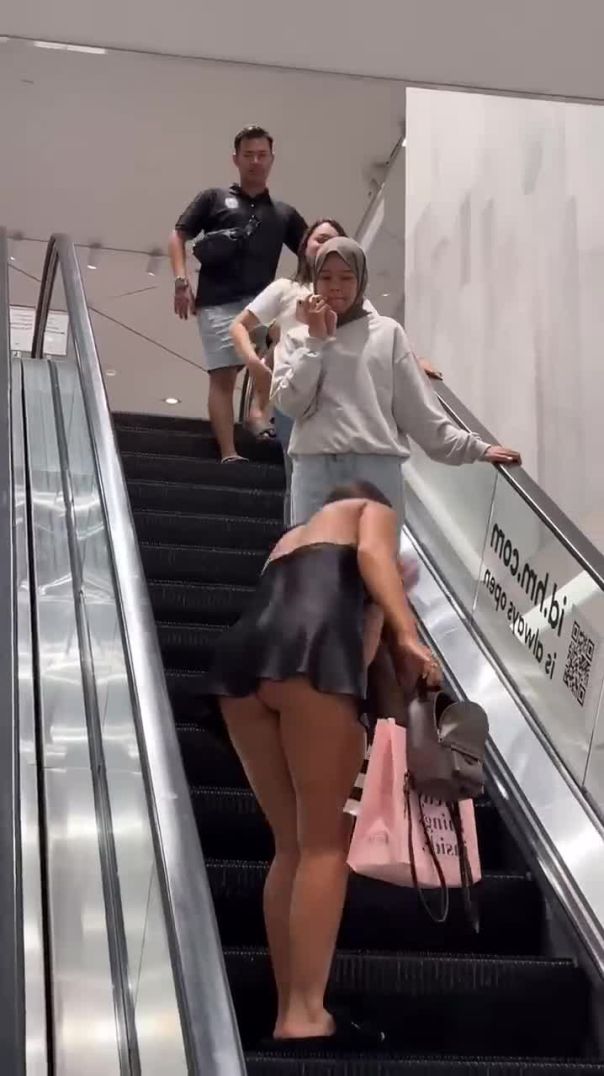 People Surprised of Influencer’s Style in the MALL