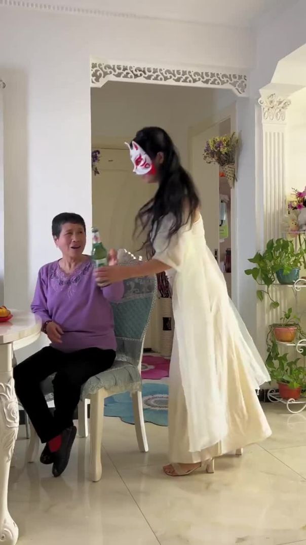 Would You Open A Beer With High Heels? 😂The Trung Hoa Story #Funny #Dance #Cosplay #Shorts
