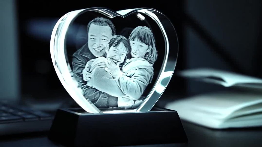 ⁣Immortalize Your Special Moments with a 3D Crystal Heart