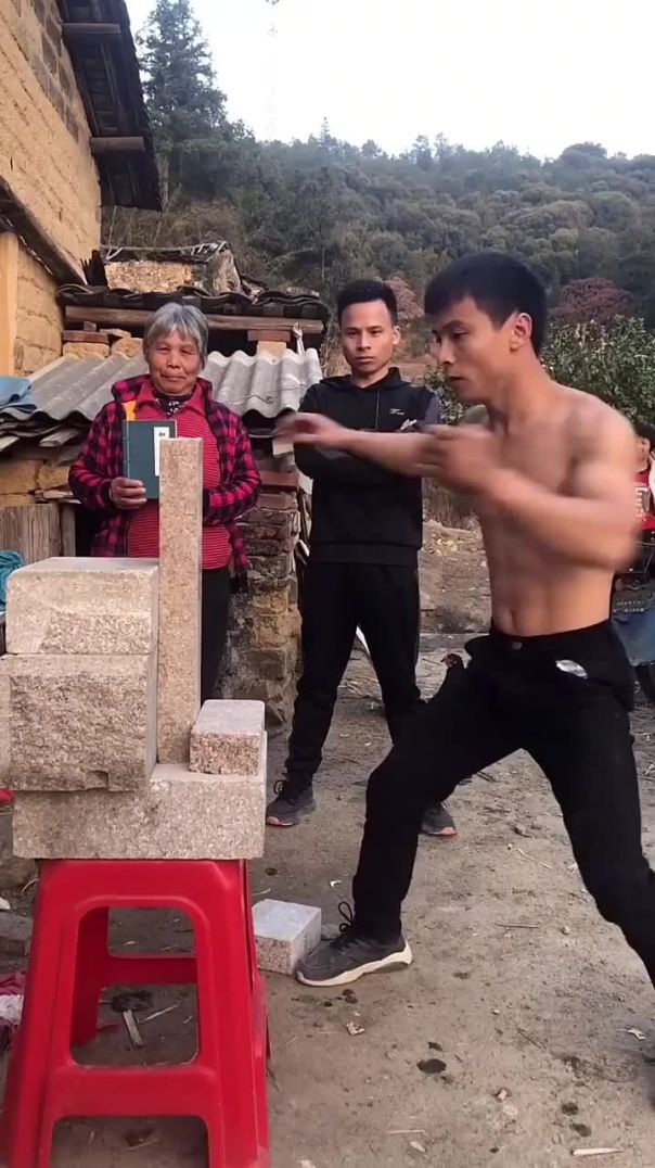🔥Difficult kung fu training for muscular men, one-inch punch VS nunchaku | King of War