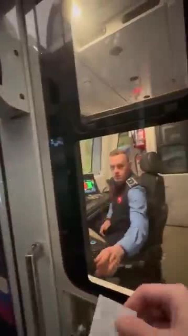 Take picture of the train driver