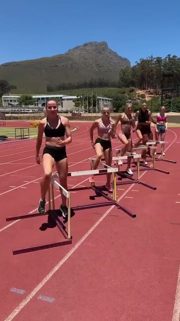 Alica Schmidt in sync with the girls😍 #alicaschmidt #trackandfield #athlete #running