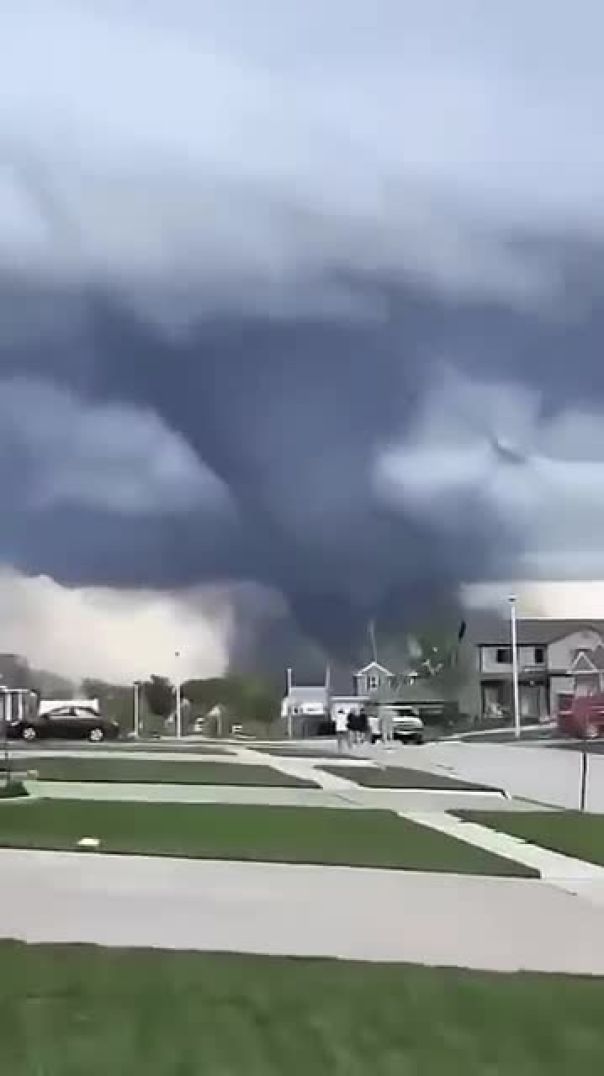 #tornado #canada #viralvideo #viralshorts #shortsfeed #shorts #youtubeshorts