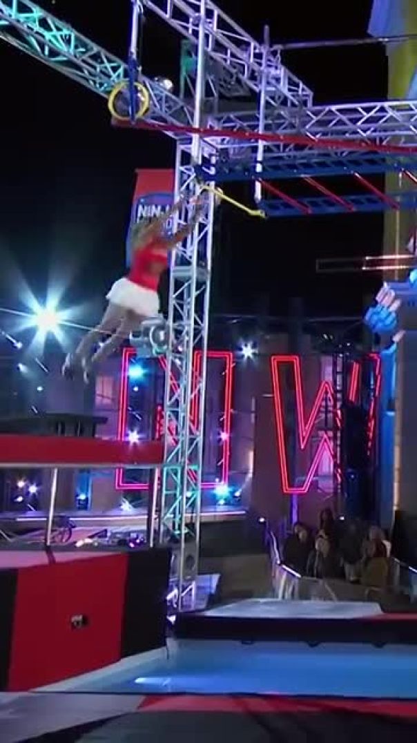 @NinjaWarrior with style💃🏽💪🏻👀 #girlpower #nbc #shorts #youtubeshorts #ninjawarrior