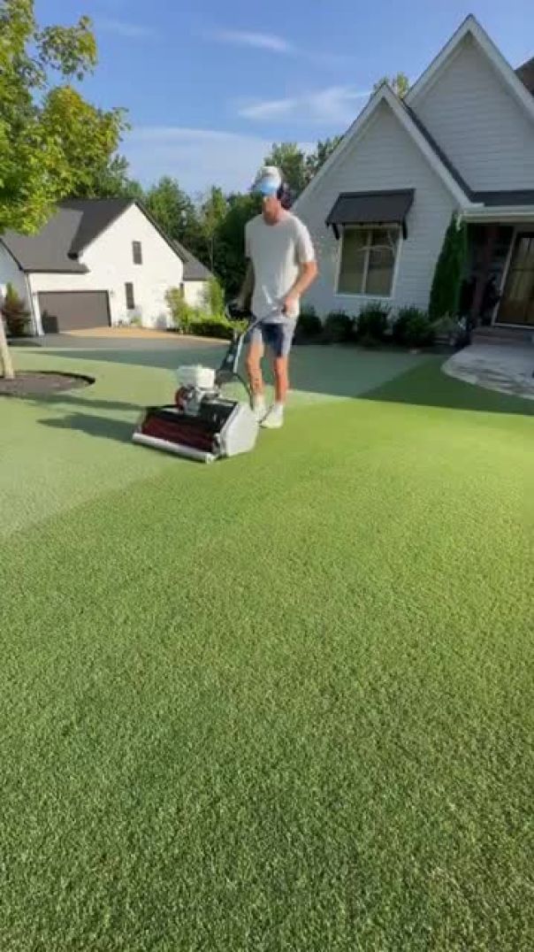 Double stripes coming through ⛳️ #lawn #lawncare #diy #bermuda