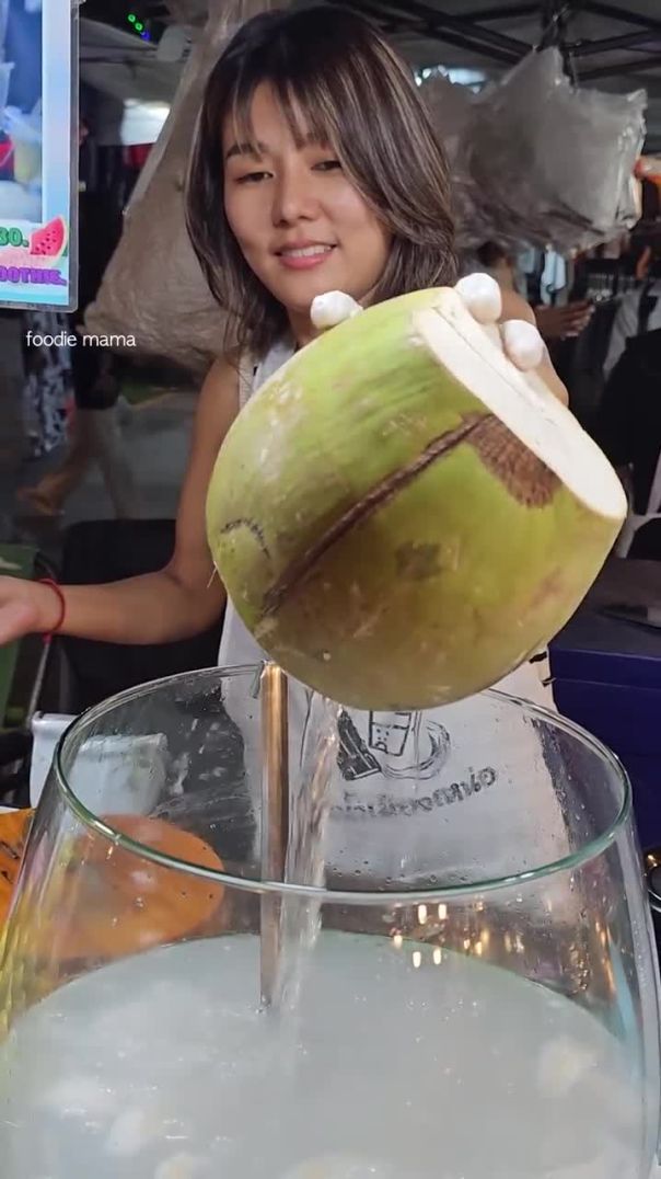 Must Try!! $1 Coconut Shake - Fruit Cutting Skills - Thai Street Food