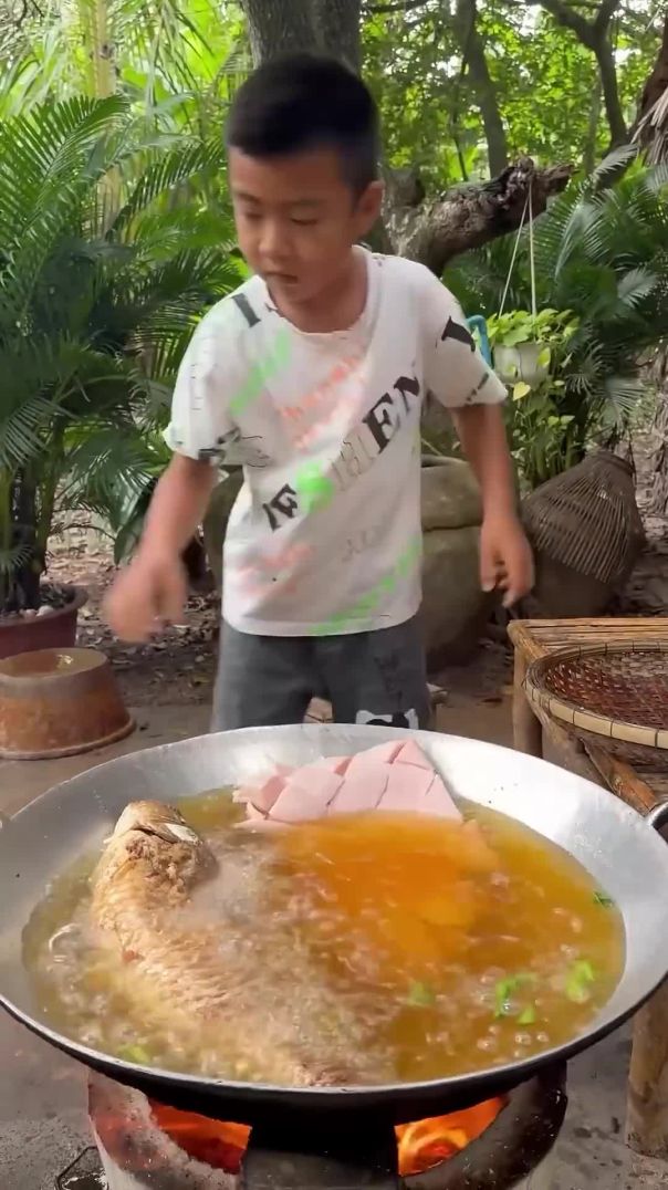 Deep fry fish and pork by little chef 🧑🏿‍🍳😋