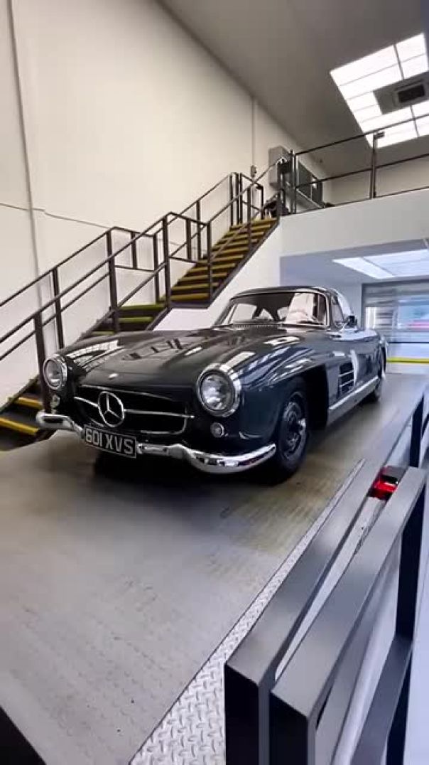 The magnificent Mercedes Benz 300SL ‘Gullwing’ 🔥