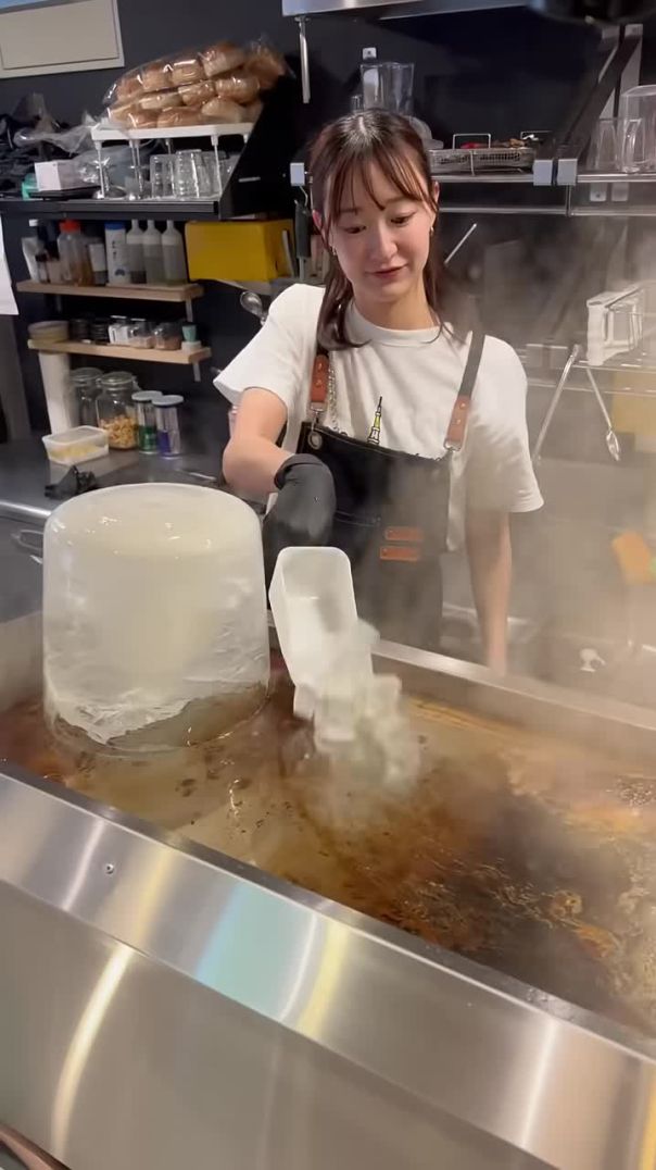 Satisfying Ice Cube Grill Cleaning – Watch the Sizzle! 🧊🔥