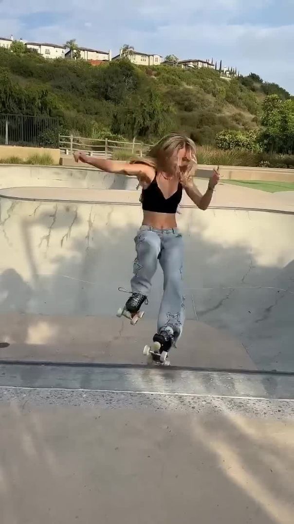 Summer Throwback Vibes on Rollerskates 🎶☀️ | Reggae, Rhythm & Good Times