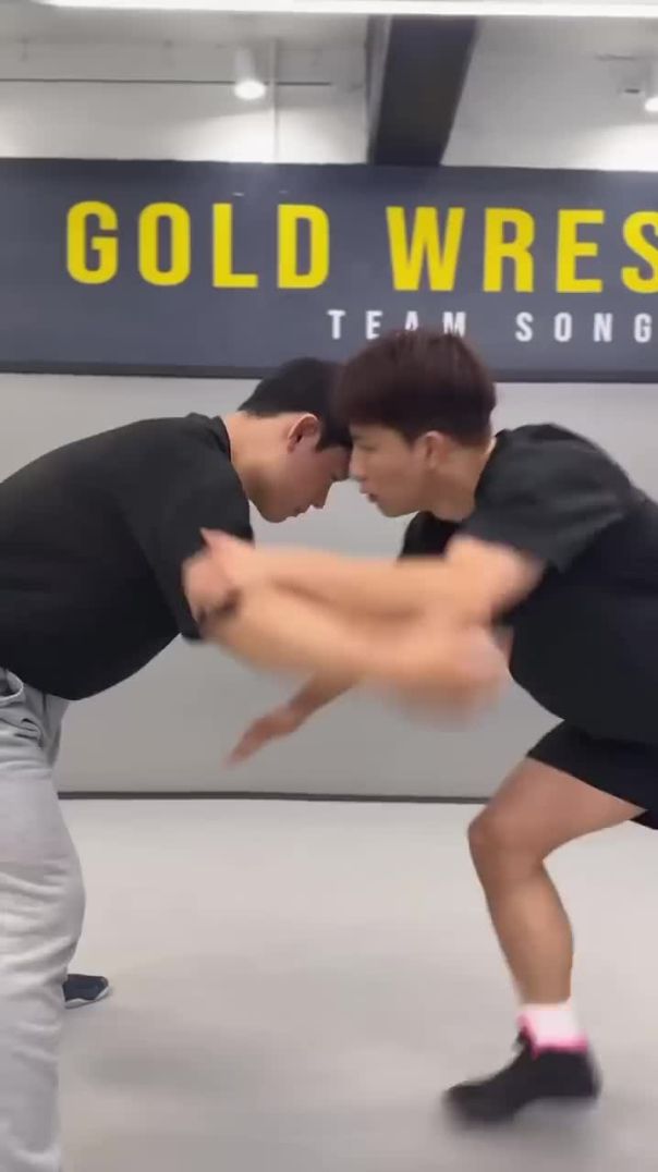 Wrestling Throw Mastery! Unique Variation of the Shoulder Throw Technique!