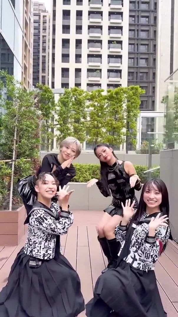 ROSE🌹 Meets RIN & KANON from 新しい学校のリーダーズ | CENTRAL FEST Moments