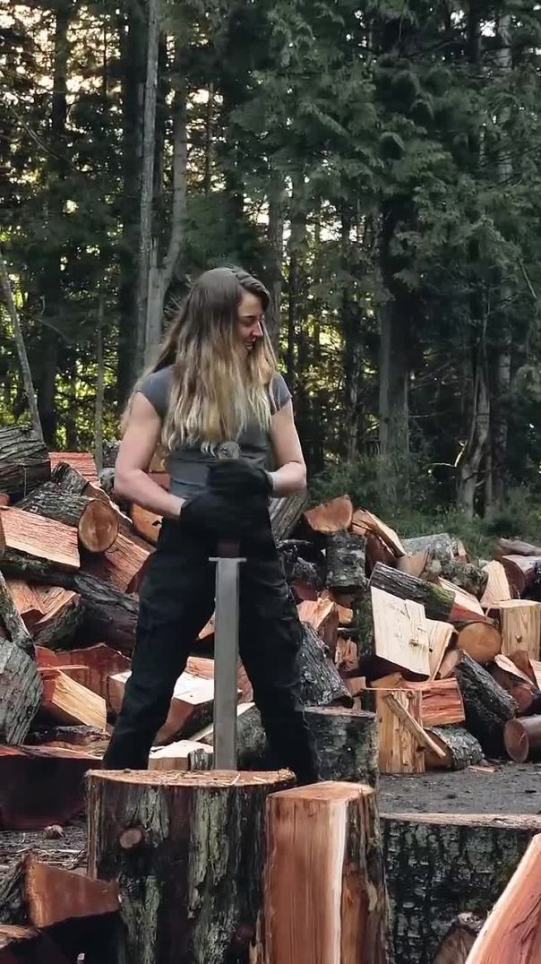 Forging a Giant Damascus Sword – The Unconventional Way