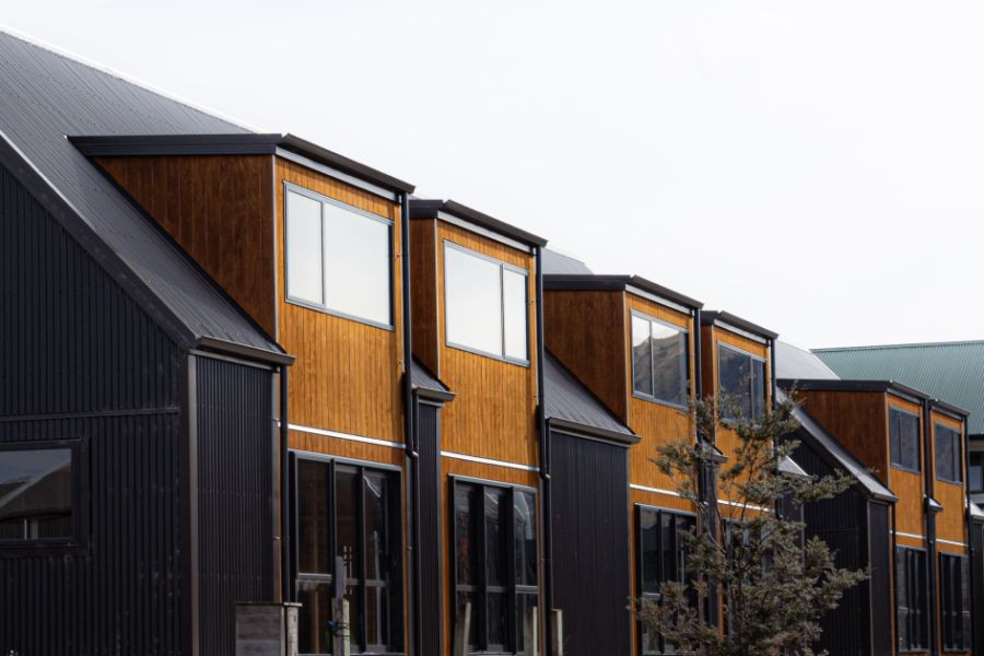 Off-the-Plan vs. Established Properties – Which One Has Higher ROI? – (And Why You Should Care in 2025)