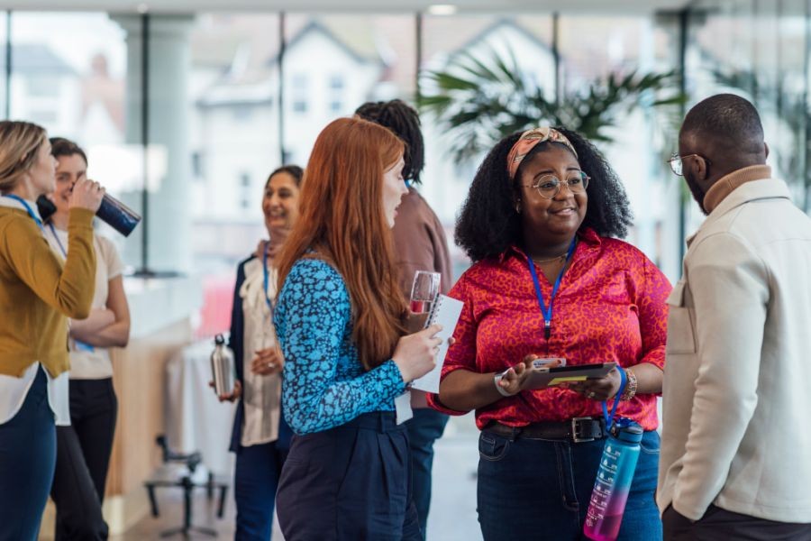 Startup Incubators vs. Accelerators – Which One Will Help You Grow Faster?