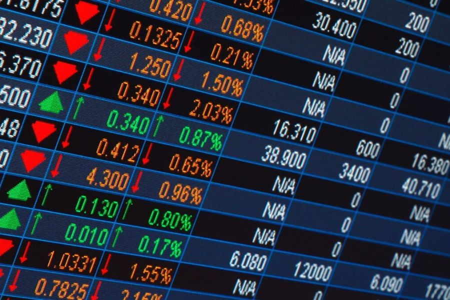 Stock Market vs. Real Estate – Which Is Better for Australian Investors? – (And How Aussie Startups Are Capitalising)