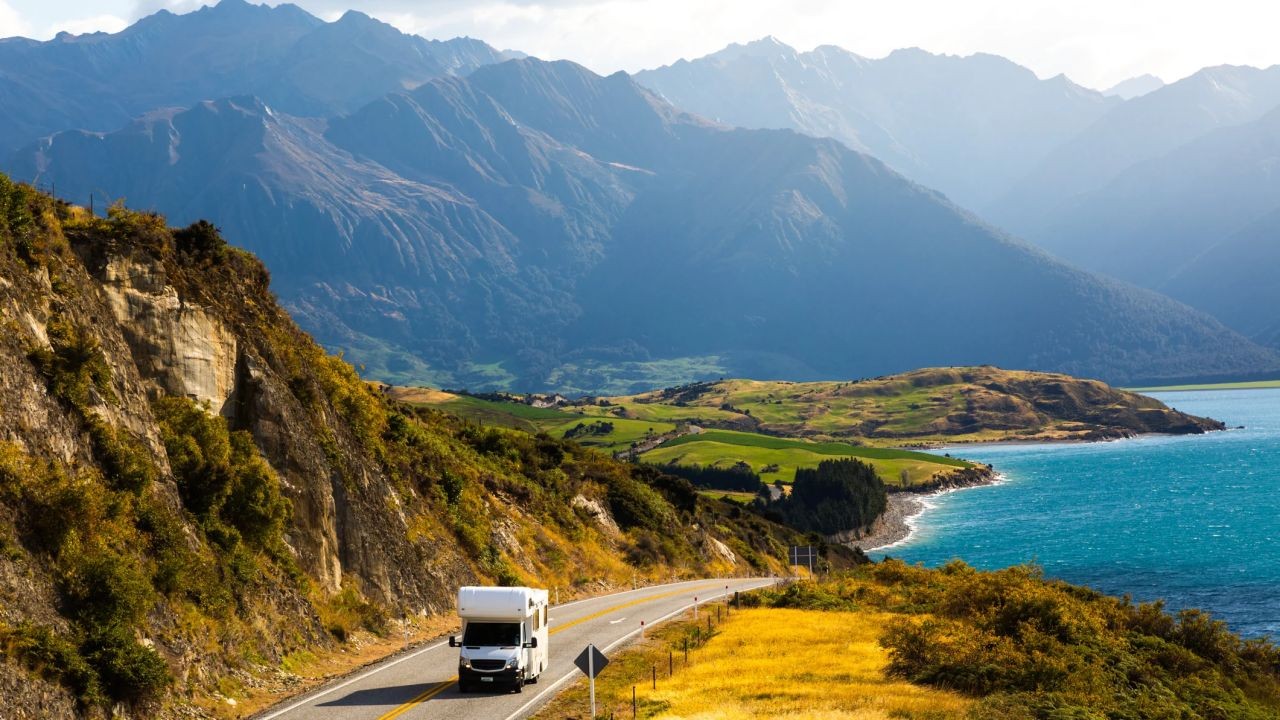 🚗 Top 10 Epic Road Trips in New Zealand You Must Experience