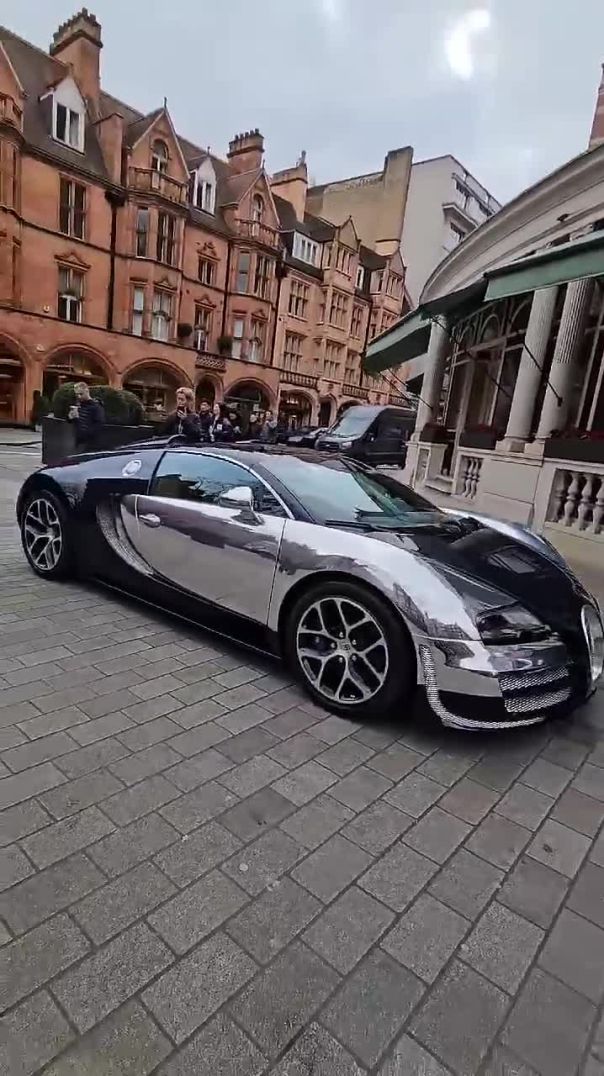 Chrome Bugatti Veyron Shines Bright on London Streets ✨🚗