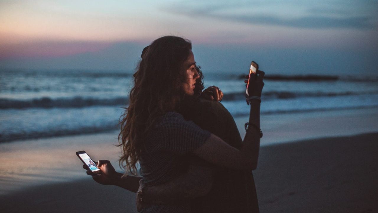 💔 Love in the Algorithm Age: How Dating, Sex, and Intimacy Changed for Gen Z