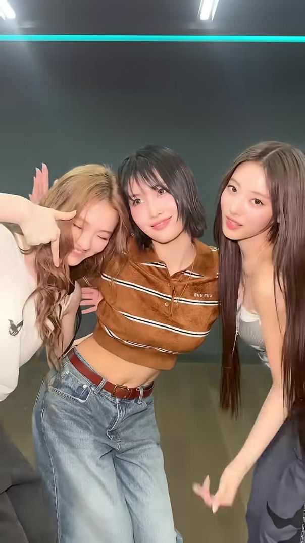 THIS IS FOR ANNA & ELLA 💖 | TWICE MOMO x MEOVV Vibe Moment