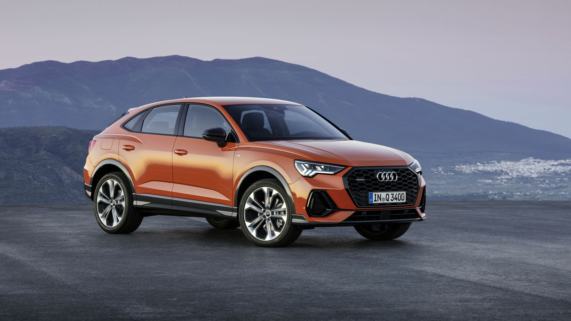 Audi Q3 – Stunning Light Reveal Showcases Compact Luxury SUV for New Zealand Drivers