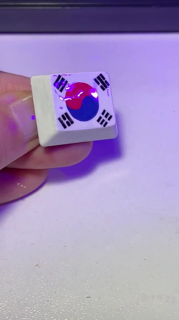 Drawing South Korea flag on the keyboard