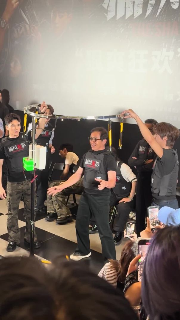 Funny Jackie Chan Reflection Moment 🤭😁