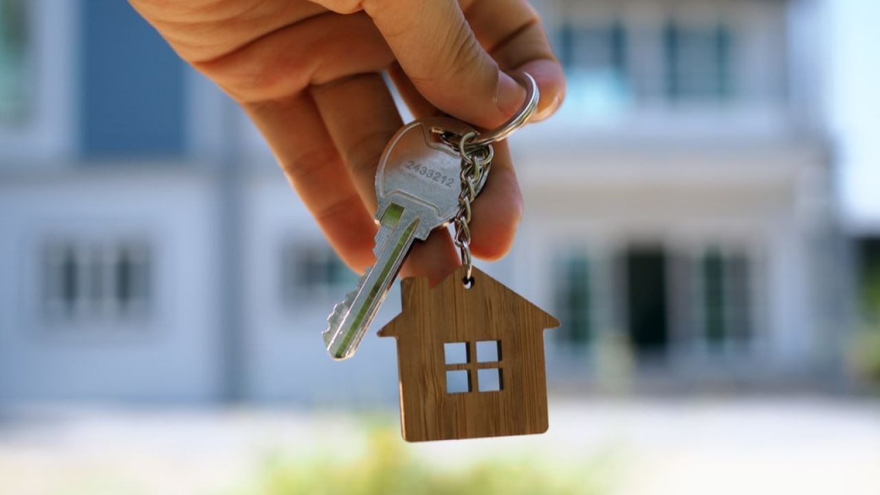 Long-Term Rentals vs. Short-Term Rentals – Which Strategy Works Best? – (And How to Take Advantage of It)