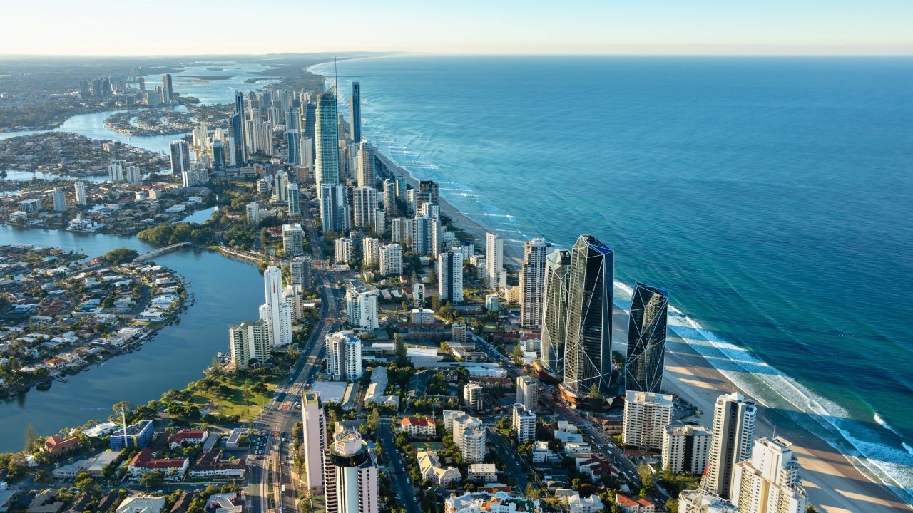 Gold Coast vs. Bondi – Which Beach Is Better? – How It’s Quietly Powering Australia’s Future