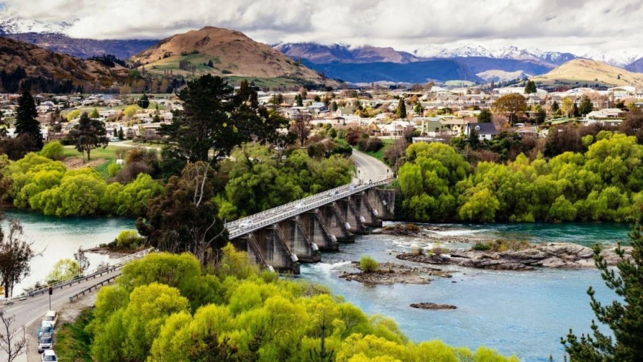 How Central Otago Pinot Noir Videos Showcase NZ’s Luxury Wine Scene