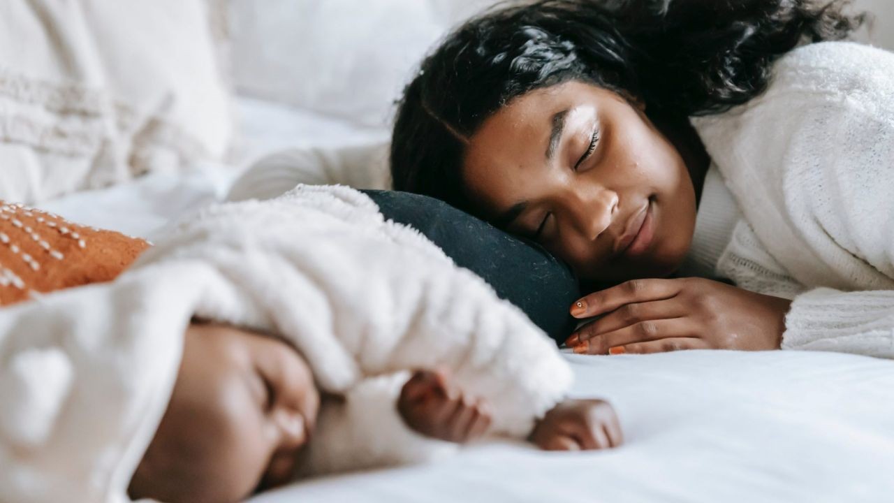 Co-Sleeping vs. Sleep Training: What’s More Popular in Australia? – The Real Reason It’s Exploding in Australia