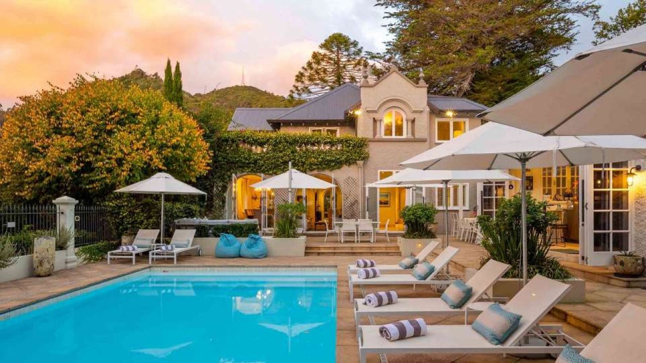 How Boutique Hotels Use New Zealand Video Platform to Attract International Guests