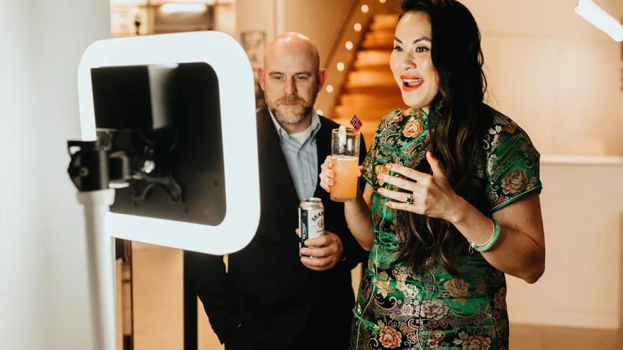 From Local Breweries to Fine Dining: How NZ Venues Connect With Guests Through Video