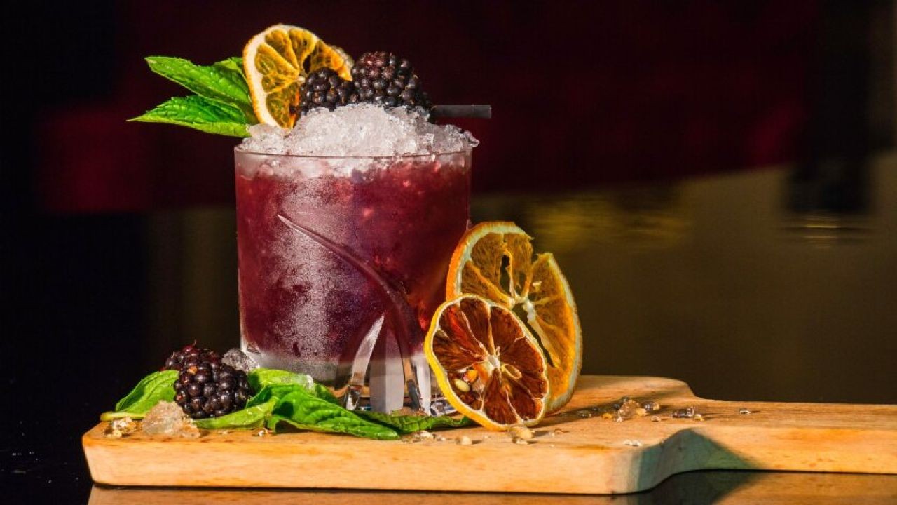 From Chef’s Specials to Signature Drinks: Why Video Menus Work for Kiwi Diners