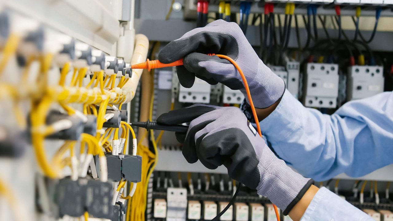 How to Find Reliable Electricians in Auckland and Wellington
