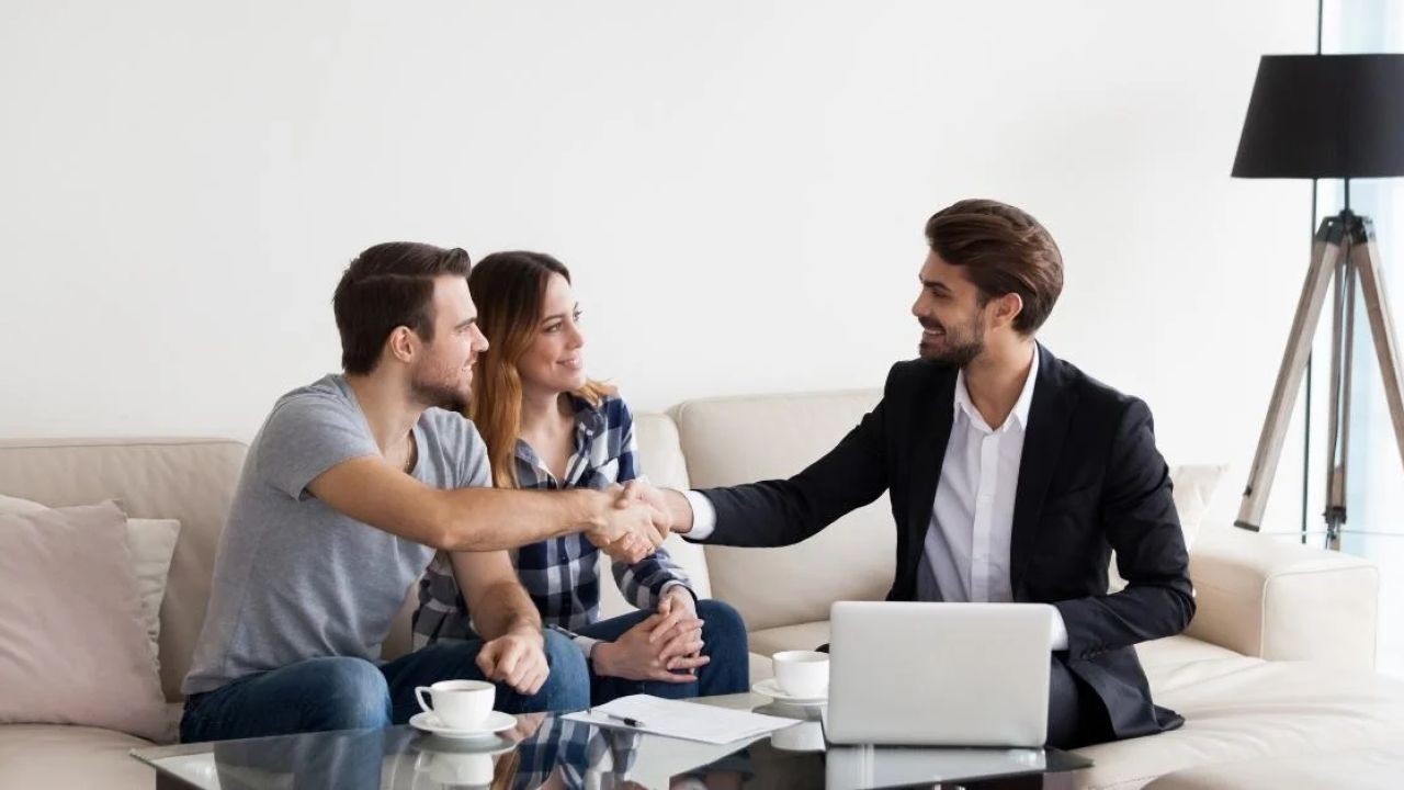 Why NZ Agents Use Monthly Real Estate Video Reports to Stay Ahead of Trends