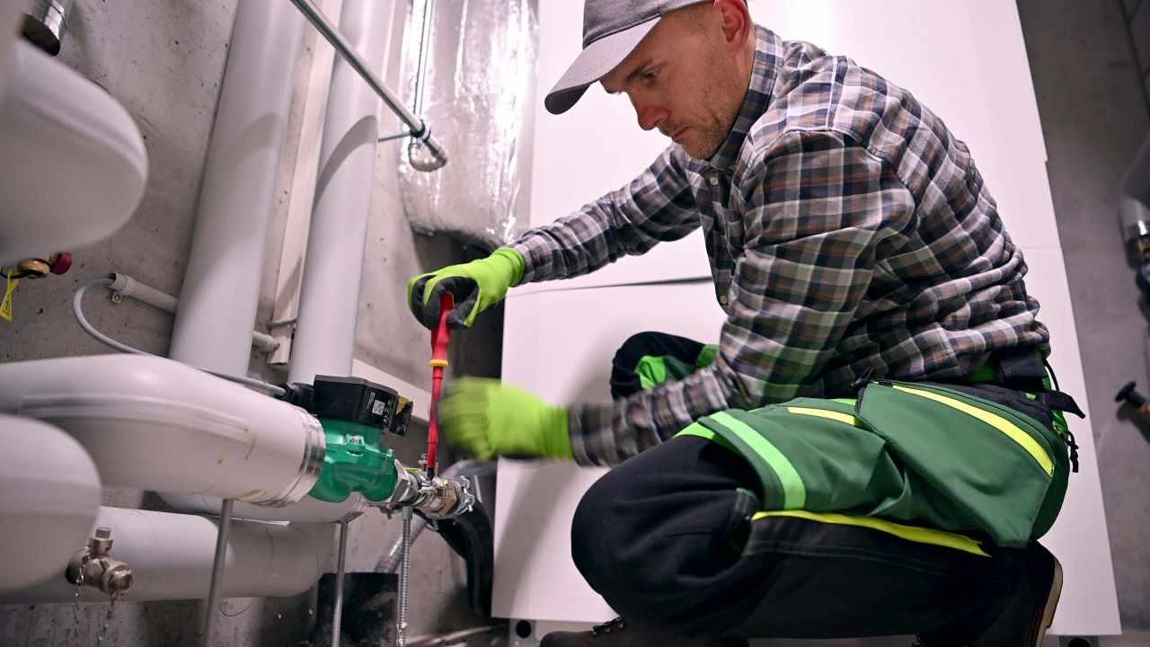 Plumbing Video Guides Every NZ Homeowner Should Watch Before Hiring a Tradie