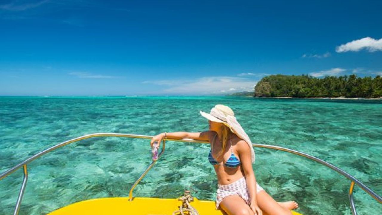 How South Island Travel Videos Showcase Mountains, Lakes, and Luxury Tourism