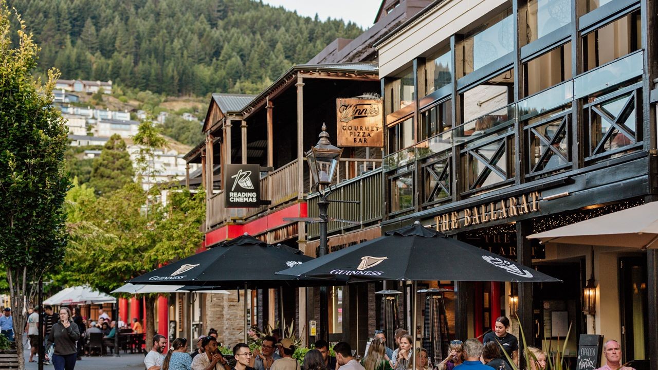 How Retailers in Queenstown Showcase Luxury Products via Video