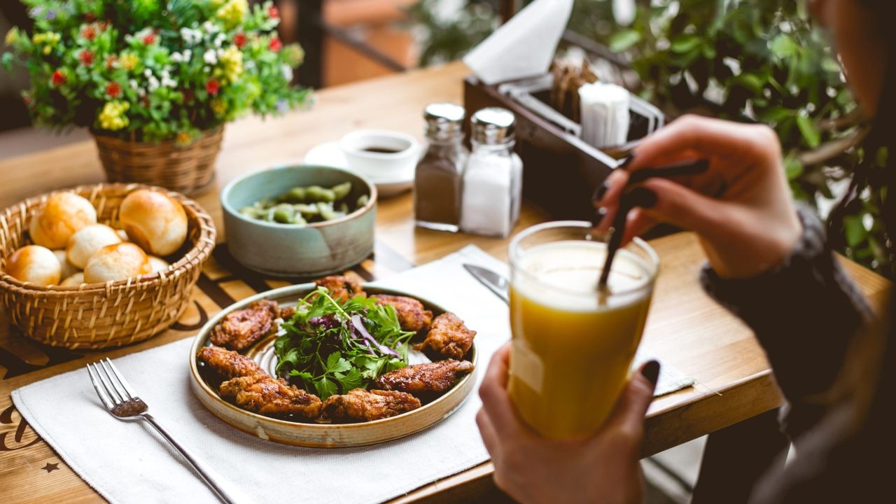 From Casual Cafés to Luxury Resorts: Why Every Hospitality Brand in NZ Needs Video